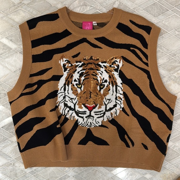 Queen of sparkles tiger vest sweater set - Picture 3 of 3